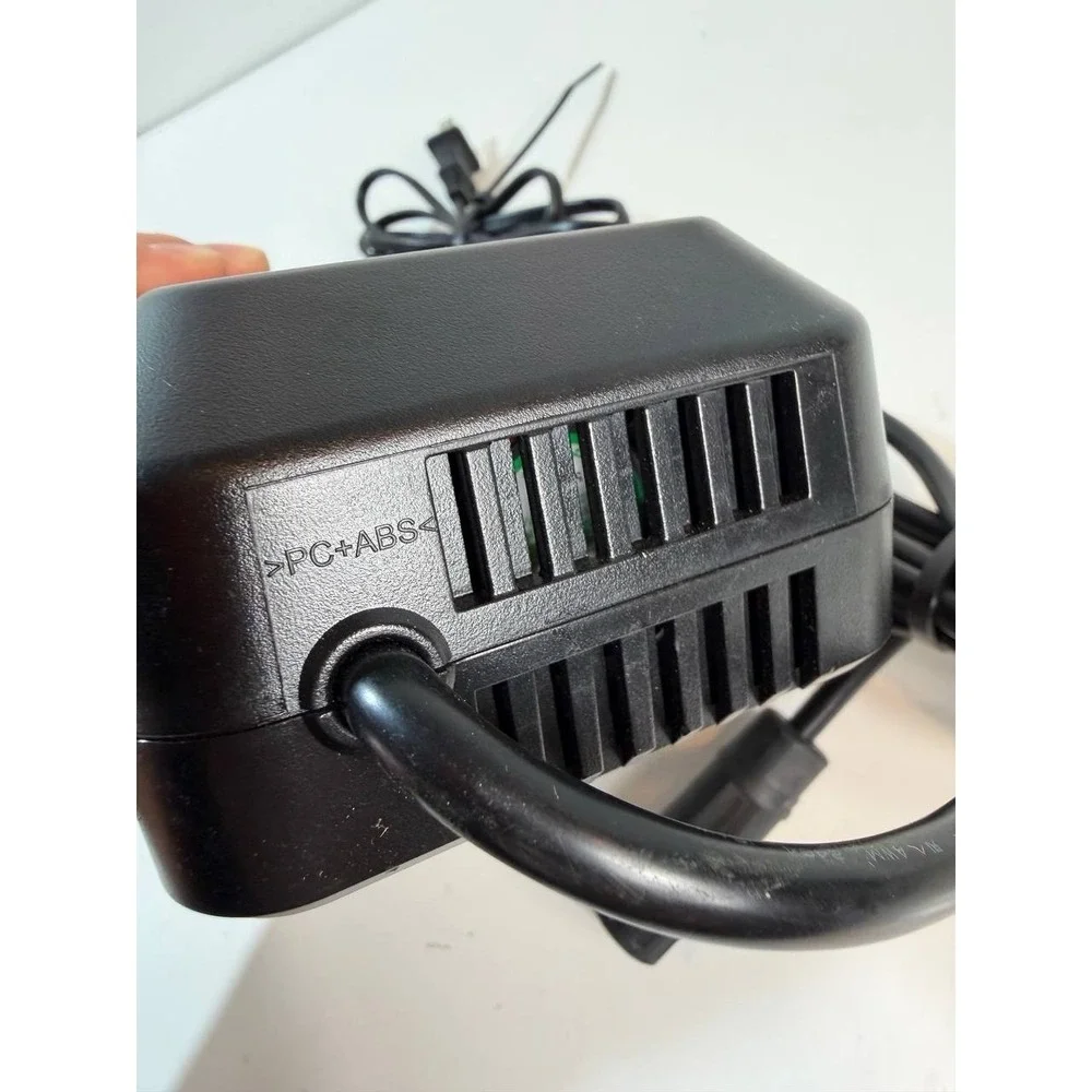 Makita DC4001 40V Max XGT Battery Charger